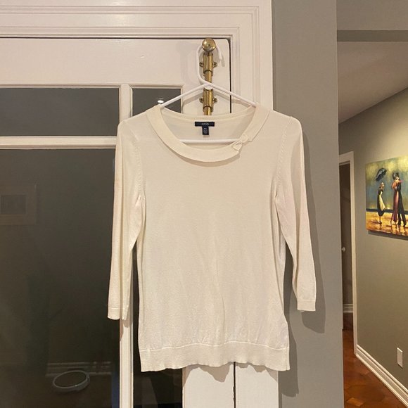 Jacob White Sweater with Bow - Picture 2 of 6